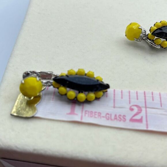 Two pair of Vintage Fab clip style earrings - Picture 3 of 8